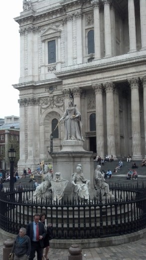 A cool statue in the middle of the 