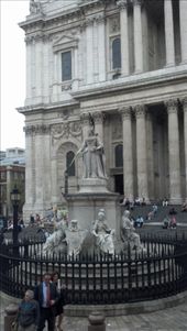 A cool statue in the middle of the 