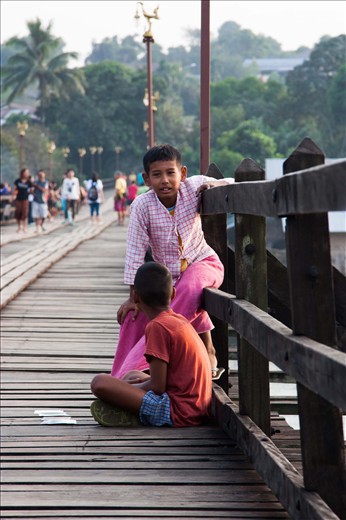 These boys were selling postcards on the bridge; I’d had a chat with them earlier and taken their photos but, very endearingly, they lost their relaxed air when I did, so I managed to capture this shot later on from a bit further away. 