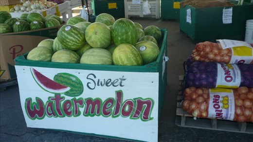 Fruit, veg and refreshment shop in the middle of nowhere on the road to Yosemite NP in California.