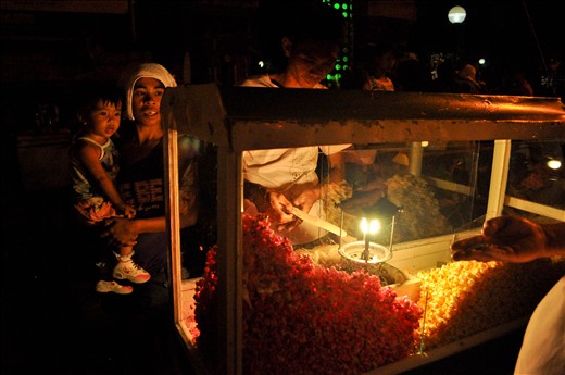Popcorn vendors line the sidewalks of Manila's streets.