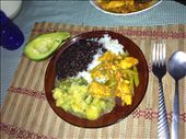 Chicken ccn vegetables, arroz y frijoles, ayotes, aguacate: by kendal00, Views[446]