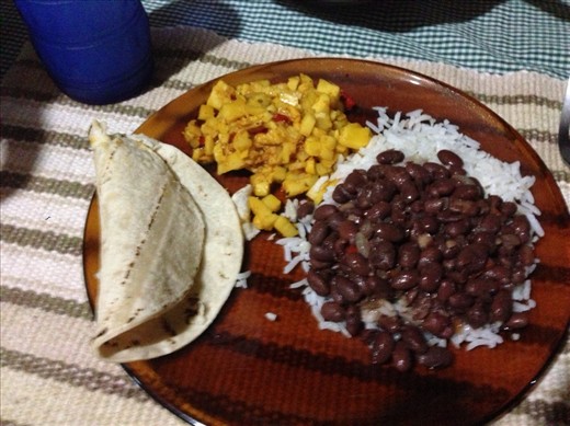 Hearts of palm, arroz y frijoles, tortilla 