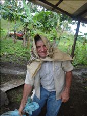 Martin trying to stay dry
: by kendal00, Views[321]