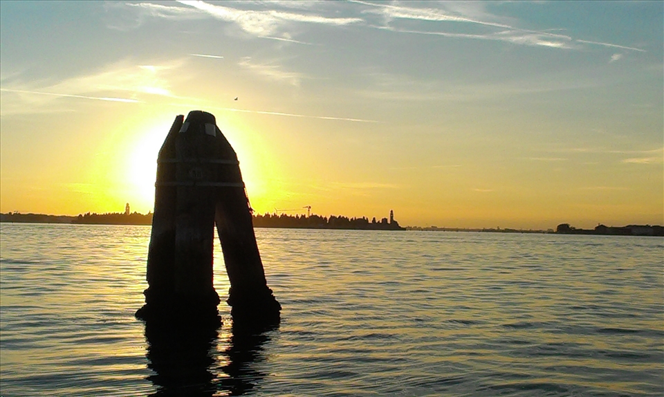 After visiting Burano island,I was on the way back to Venezia