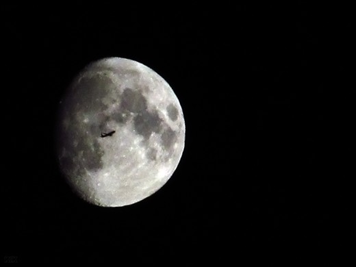 Moon & Airplane - (01.07.2012)