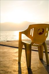 Repeated colours on a deck. A reminder that anything can watch a sunset.: by kikonak, Views[262]