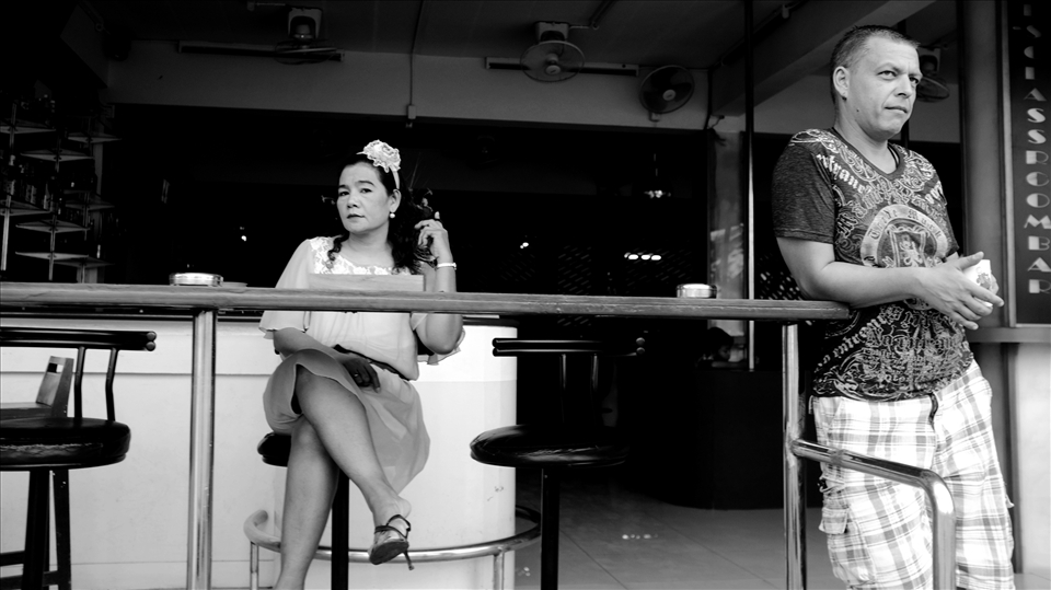 A prostitute and a client: both of them discriminates each other deep inside