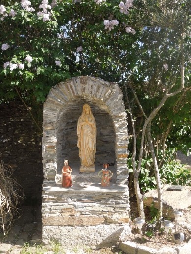 The altar at the albergue at Pico de la Duena