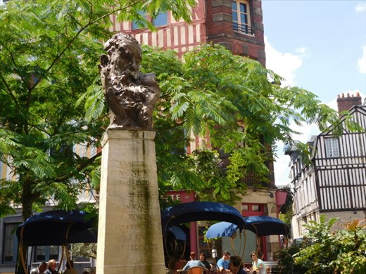 Ah there he is!!! Monet