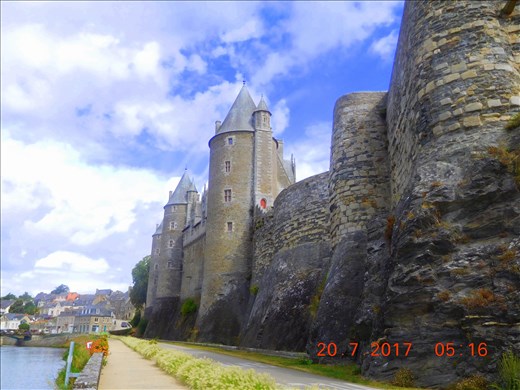 Chateau on River Oust