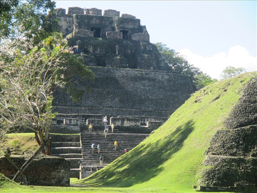 Xunantunich, main temple