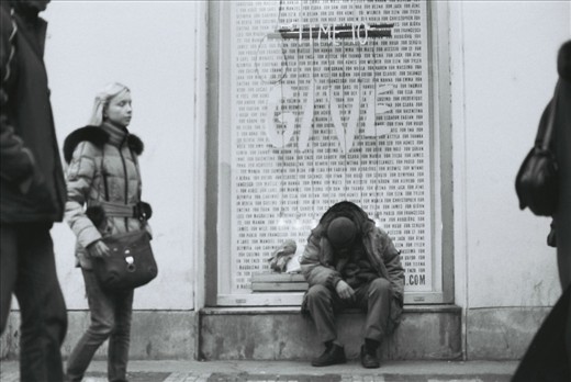 Suddenly i crossed this moment when i was walking on the Prague's street. I was start thinking about life when i saw this moment, it's quite depth of feeling. Nowadays, we're living in a hurry life, sometimes we don't have much time to care people around us. This picture reminds us take a second, just think about life , care other people and giving without expectation.