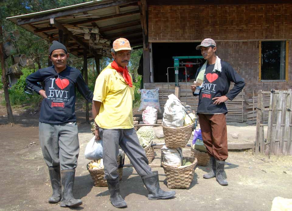 These men have completed their second (and final) trip for the day to the crater and back, and now receive their wages in cash – approximately 60 cents (US) per kilogram, for an average US$48 per 12km return trip.  A fortune in a society where the minimum wage is around US$100 per month, but at a huge health cost.