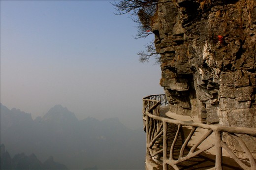 Walking along Tianzishan