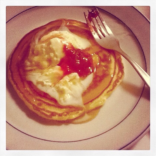 Glen's homemade pancake w ice cream, maple and jam....damnnnn good