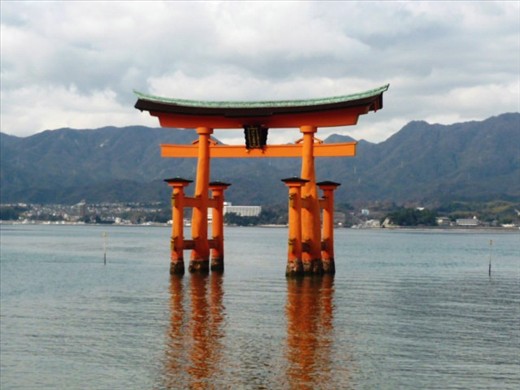 The famous gate! Yep, looks the same as the guidebooks. A few hours after high tide