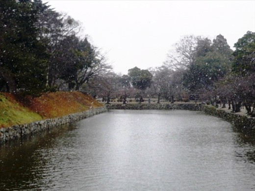 Lovely snow, entrance to the castle