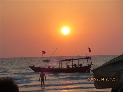 Sunset over one of the boats going back and forth between sides of the island