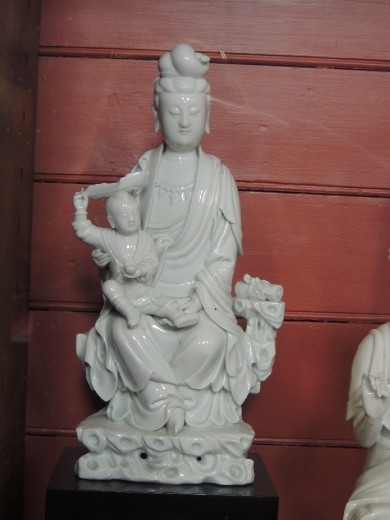 Kuan Yin w. child