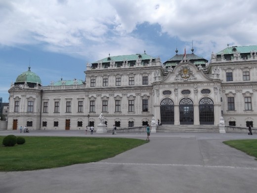 Rest of the side of Belvedere