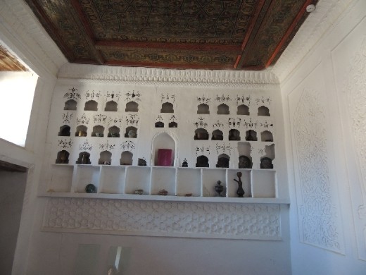 ruler's residence (they used niches in the gypsum walls rather than cupboards)