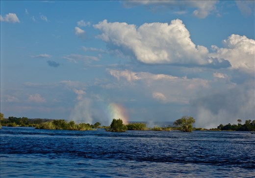 Thundering Smoke Rainbow Falls - & the thunder is palpable! Ca. 800m from the top of the Falls:)