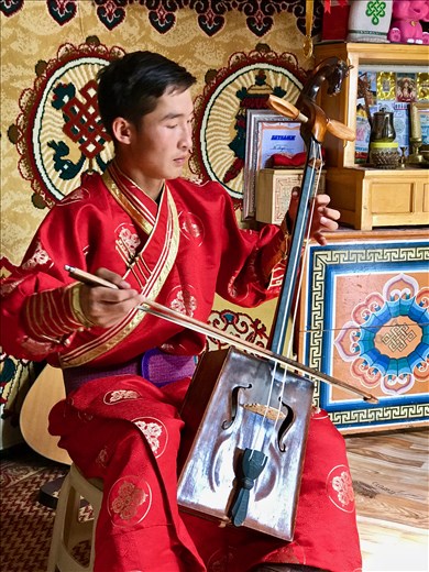 Horsehead fiddle concert