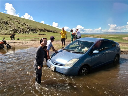 Prius stuck trying to cross the stream/road