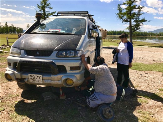 fixing the van, Toilogt Camp