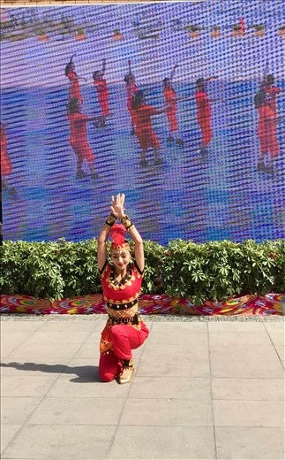 dancer at Grand Bazaar plaza