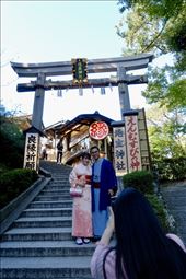 Kyoto, Couple in traditional dress with photographer, Kiyomizu Dera Temple: by krodin, Views[159]
