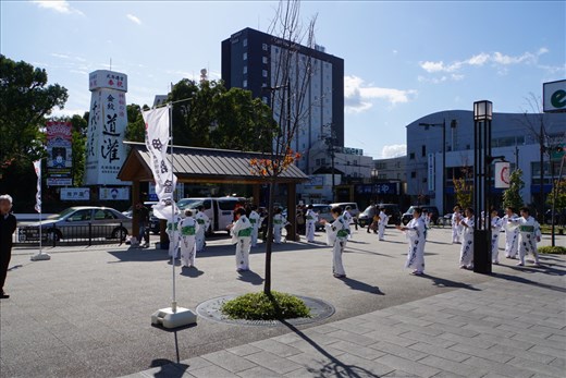 Women exercising Ise