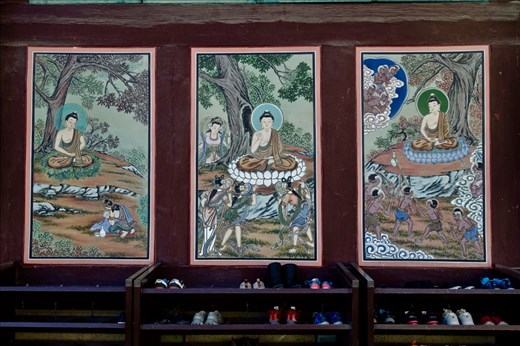 Jogyesa wall panels with life of the Buddha