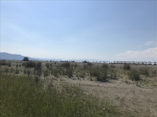 Expansive Velipoje Beach