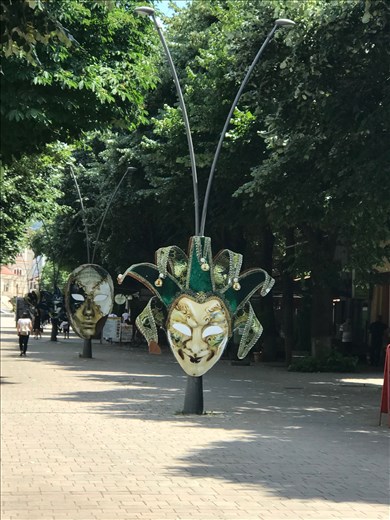 Theater figures lining the road in Korce