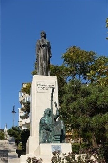 Statue on Boardwalk to a Poet