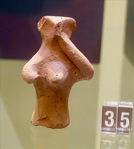 Even neolithic figurines get embarrassed! 