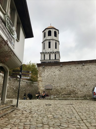 Old Town musicians by Church of Sts. Constantine and Helene wall