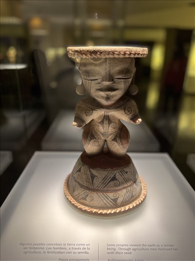 Mother Earth figurine, Museo del Oro