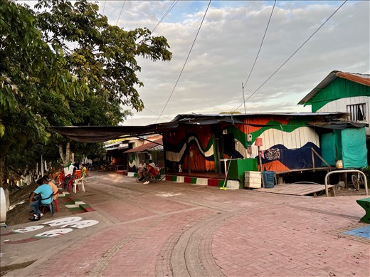houses on path by the river, San Jose del Guaviare