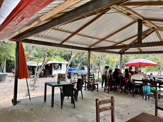 Cafe at entrance to trailhead to Puenta de Orion