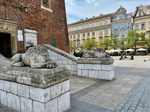 guardian lions at Watchtower