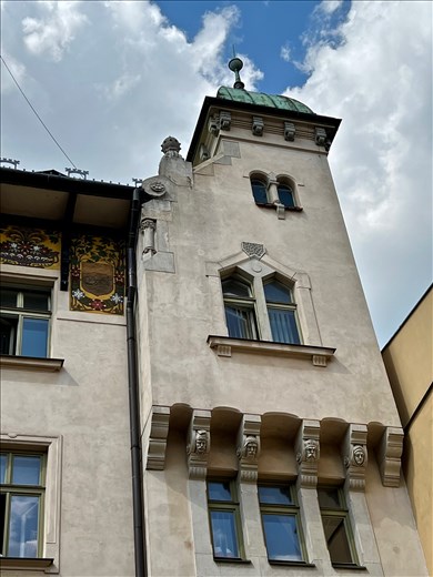 figures on old houses
