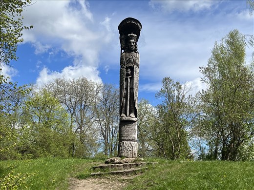 Wooden king at entrance to Island Castle