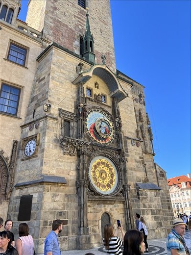 Clock with parade of Apostles on the hour