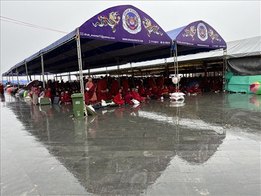 people gathering in the rain to hear the lama's recitation, Dordenma