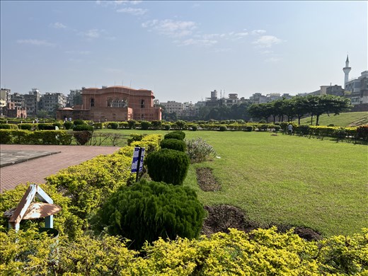 Garden and Diwan-i-Aam, Fort Lalabag