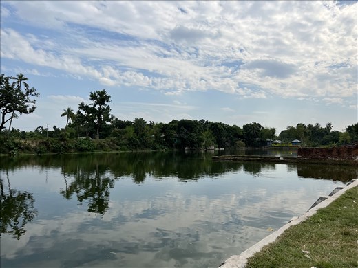 There are always ponds by the mosques