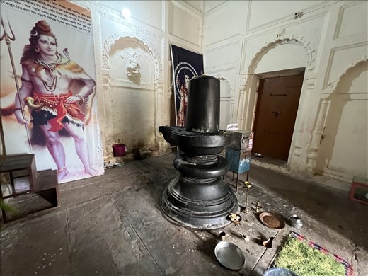 inside Shiva Temple, supposedly the largest Shiva Lingum in the country, Puthia